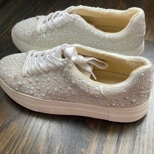 SUTON HIGHWALL BLING PLATFORM SNEAKER Worn x1 for wedding. Mild dirt on sole.